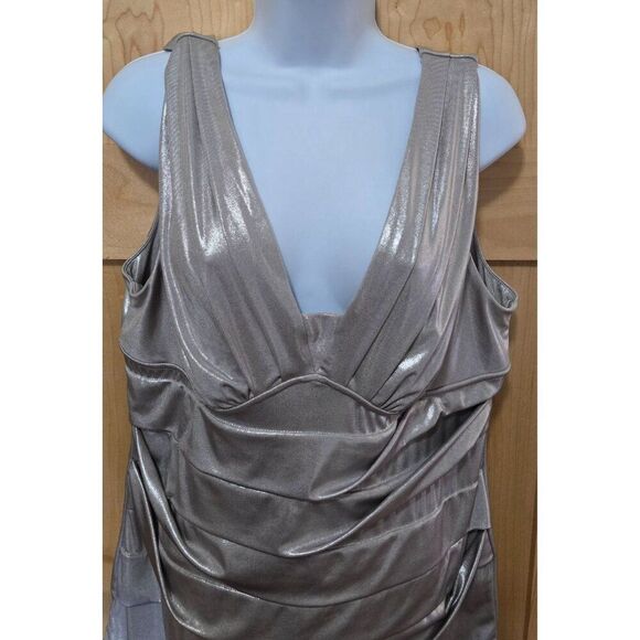 Metallic Silver Sleeveless Pleated Womens Top XL Bisou Bisou Polyester/Spandex - Picture 2 of 8